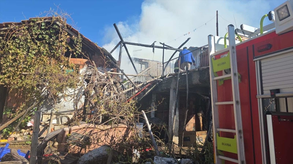 Muğla'nın Seydikemer ilçesinde müstakil evde çıkan yangın itfaiye ekiplerince söndürüldü.