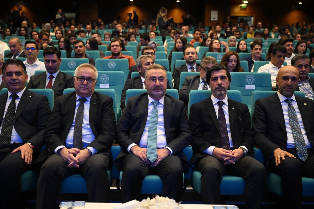 MÜSİAD Dijital'in Gençlik ve Spor Bakanlığı ile düzenlediği "Yapay Zeka Zirvesi 2025" Gençlik ve...