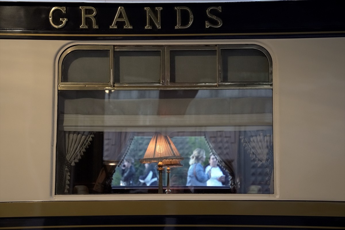 Paris'ten hareket eden ve sabah saatlerinde Kapıkule Garı'ndan Türkiye'ye giriş yapan tarihi...