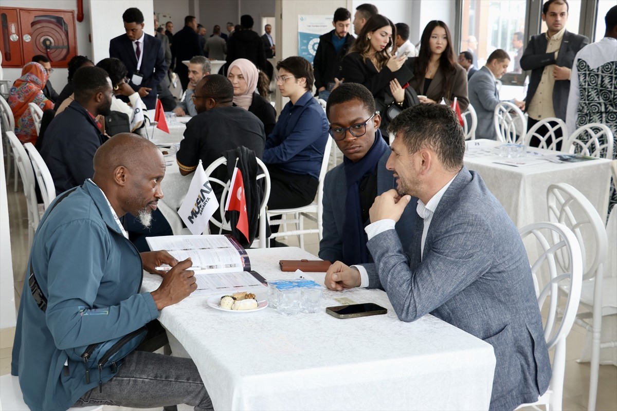 Sakaryalı iş insanları, Afrika'dan gelen heyetle ikili iş görüşmeleri gerçekleştirdi. Müstakil...