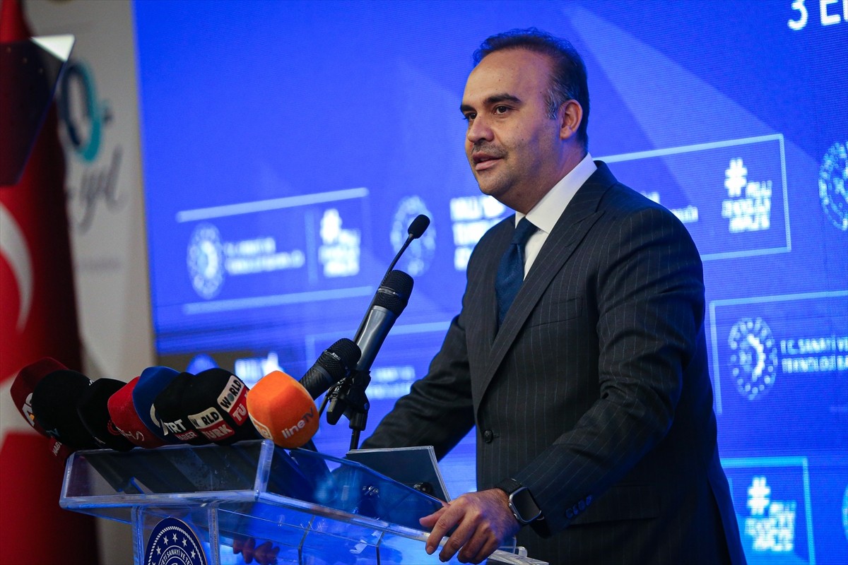 Sanayi ve Teknoloji Bakanı Mehmet Fatih Kacır, Bursa Uludağ Üniversitesi'nde (BUÜ), Milli...