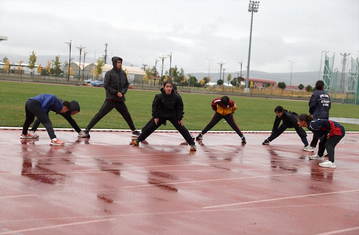 Sivas'ta Aile ve Sosyal Hizmetler Bakanlığına bağlı Çocuk Evi'nde yetişen 14 yaşındaki atlet...