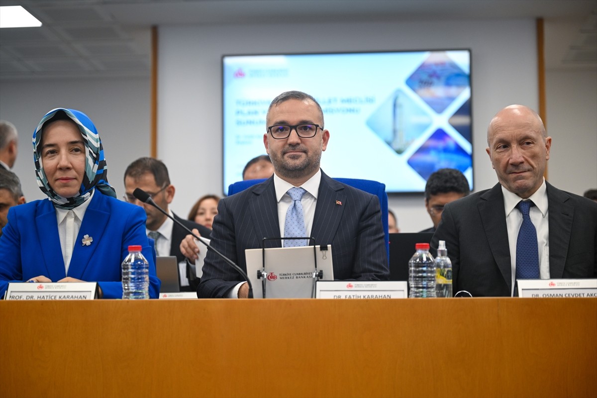 TBMM Plan ve Bütçe Komisyonu, AK Parti Samsun Milletvekili Mehmet Muş başkanlığında toplandı....