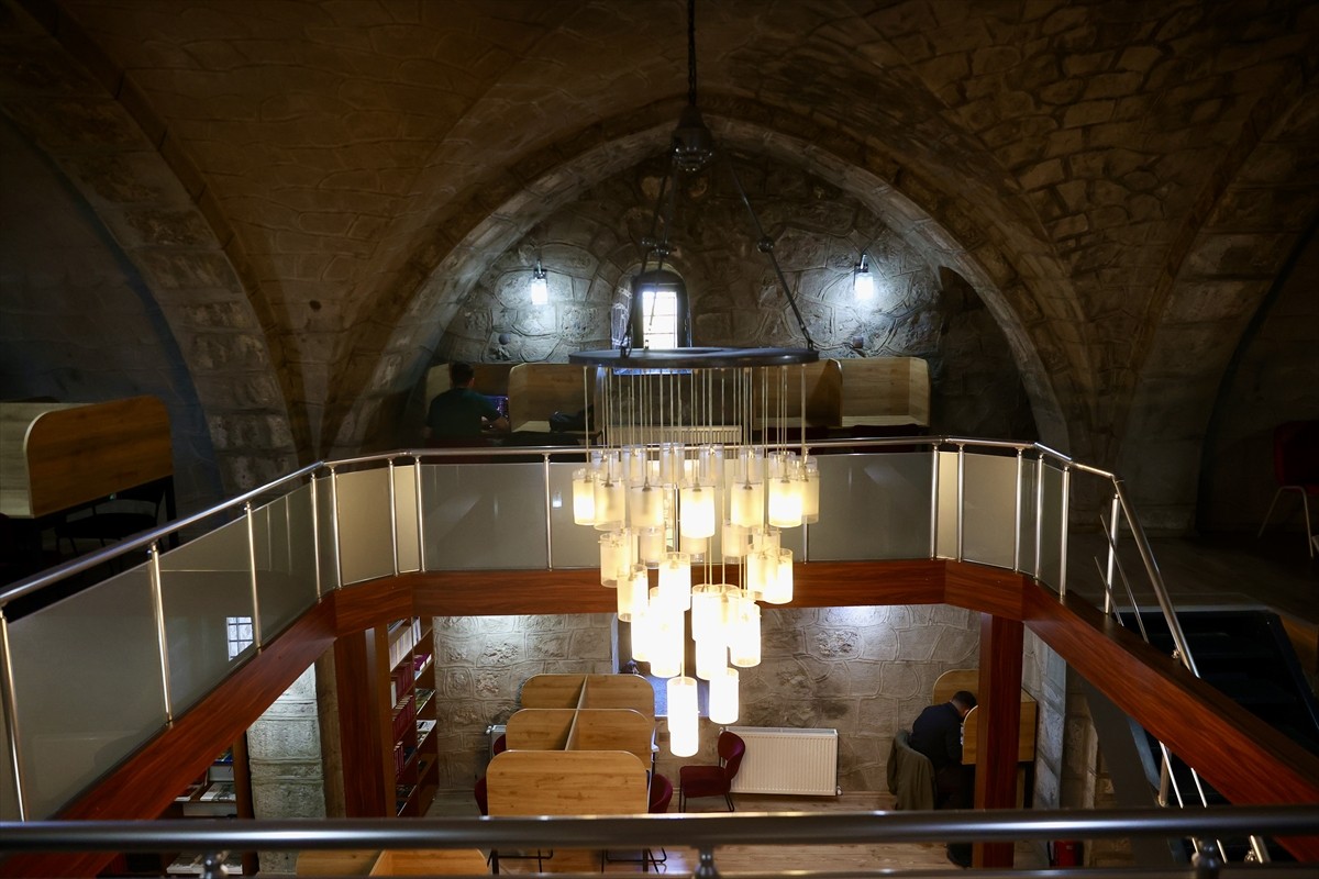 Trabzon'un Ortahisar ilçesindeki tarihi Zağnos Burcu içerisinde 29 yıl önce hizmet vermeye...