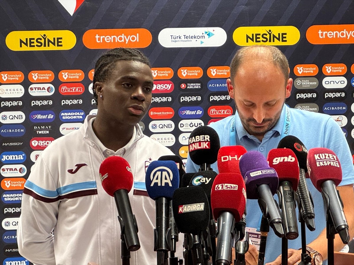 Trendyol Süper Lig'in 8. haftasında sahasında Zecorner Kayserispor'u 4-0 yenen Trabzonspor'un orta...