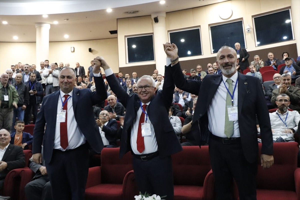Türkiye Arı Yetiştiricileri Merkez Birliğinin (TAB) yeni başkanı Ali Demir (solda) oldu. TAB'ın 7....