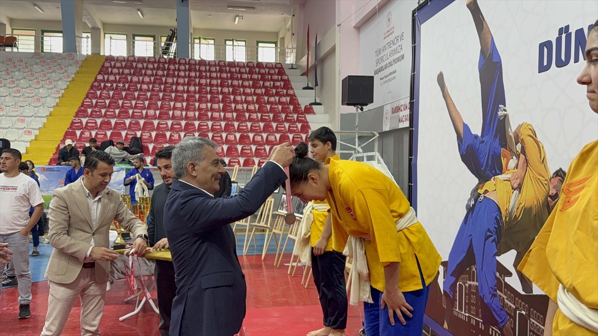 Türkiye Geleneksel Güreşler Federasyonu tarafından Yozgat'ta düzenlenen Kuşak Güreşleri Büyük...