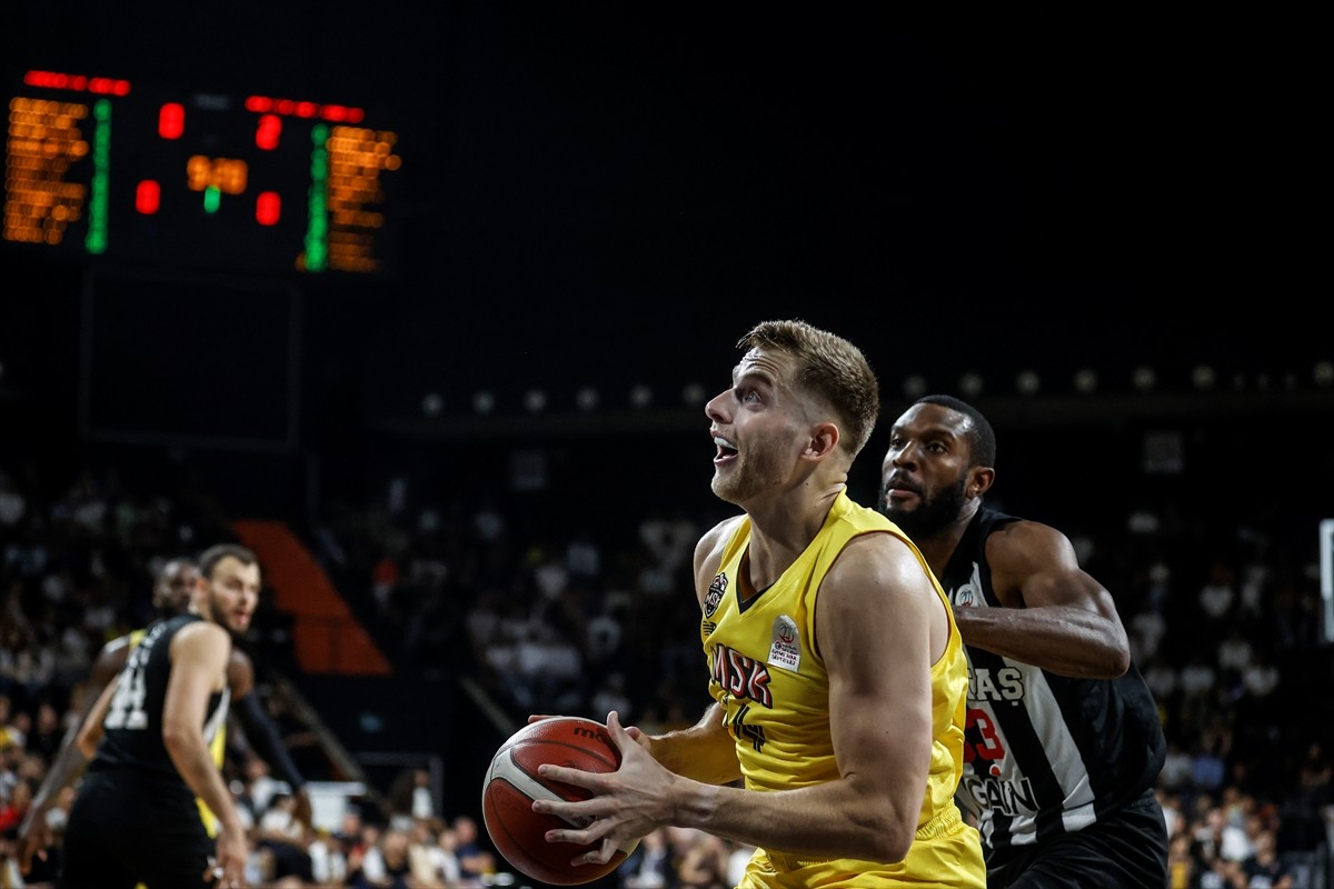 Türkiye Sigorta Basketbol Süper Ligi'nin 2. haftasında Mersin Spor ile Beşiktaş GAİN, Servet...