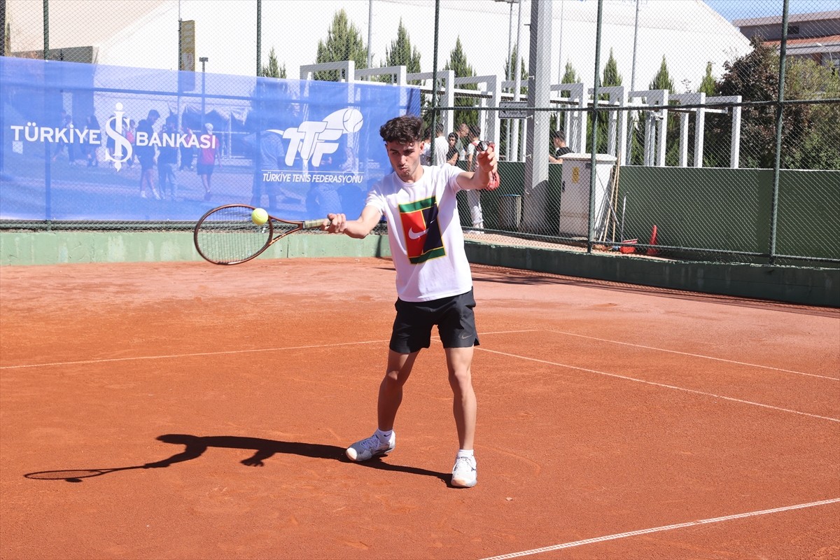 Türkiye Tenis Federasyonu tarafından düzenlenen Doğu ve Güneydoğu Anadolu Takım Şampiyonası...