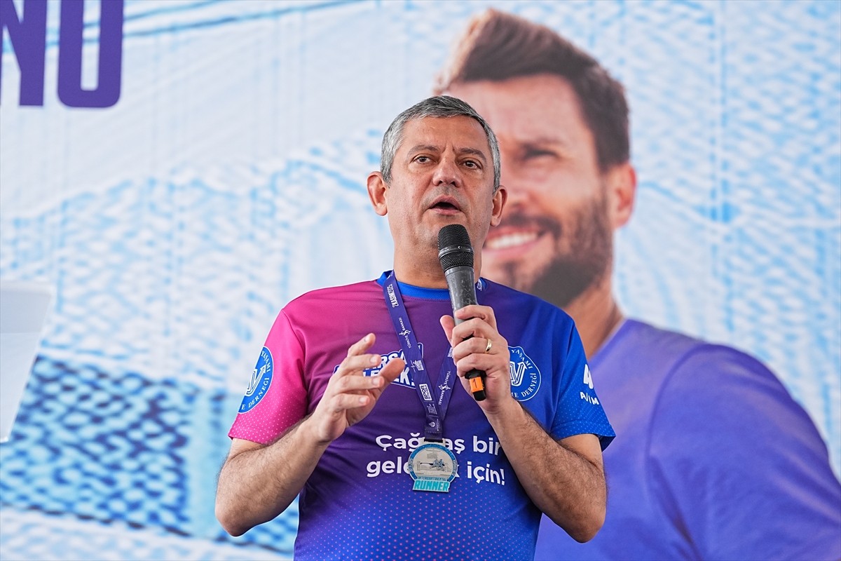 CHP Genel Başkanı Özgür Özel, Spor İstanbul tarafından düzenlenen Türkiye İş Bankası 47. İstanbul...