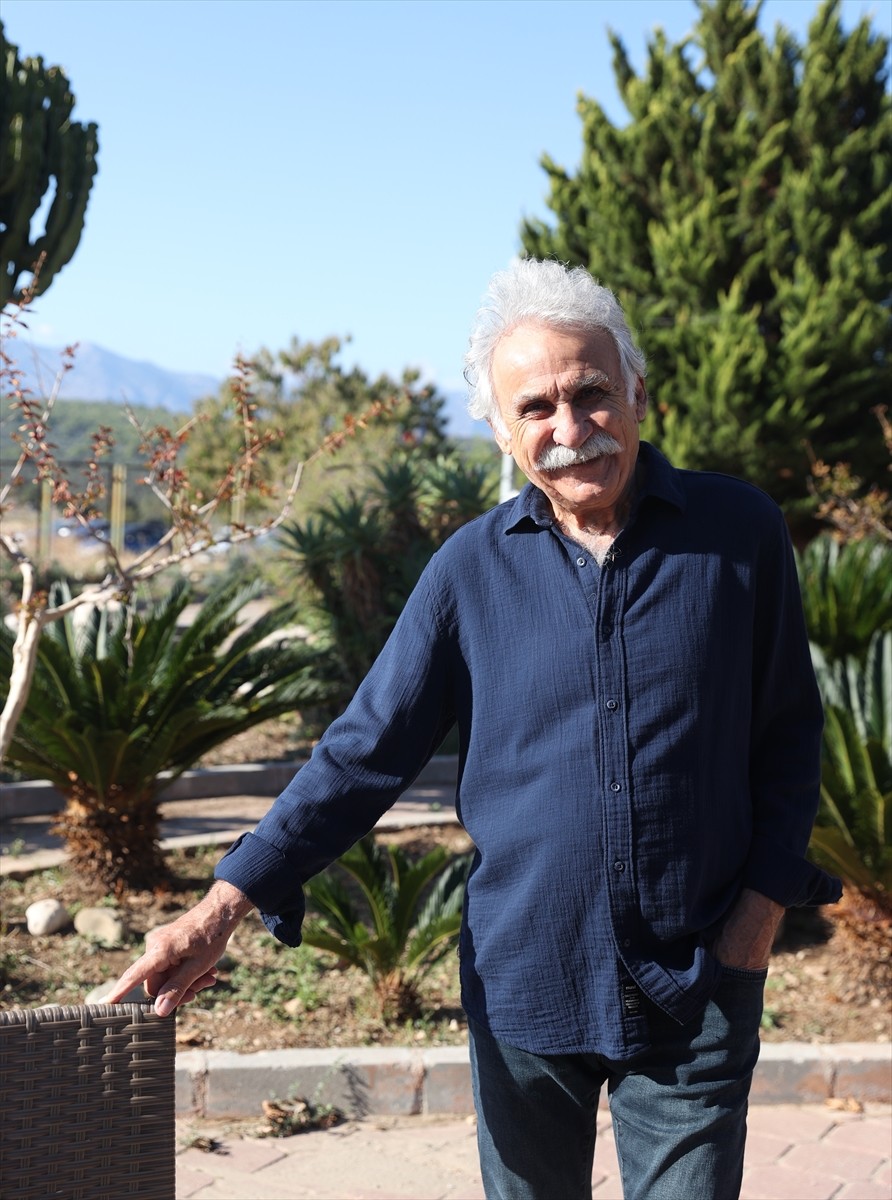 Çoğunluğu yabancı dillerde 13 kitabı ile bilimsel dergilerde yayımlanan 100'e yakın özgün makalesi...