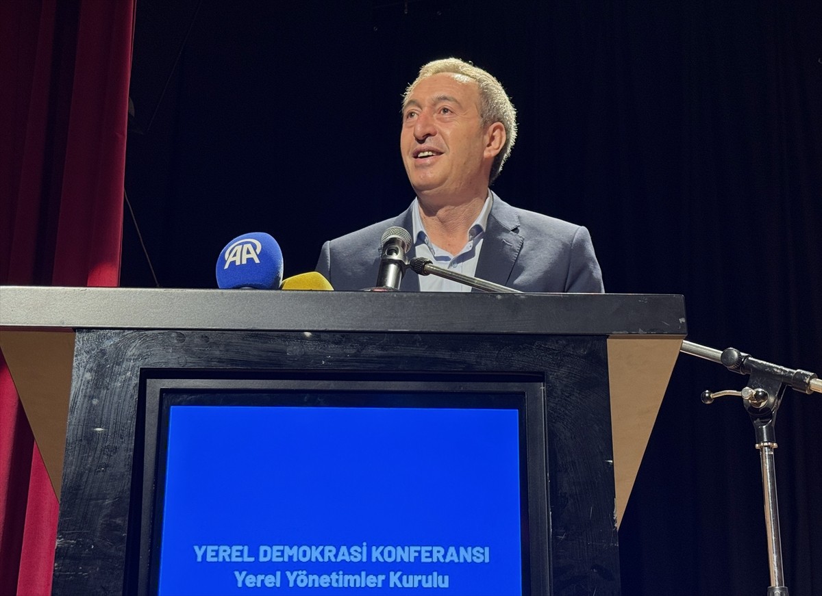 DEM Parti Eş Genel Başkanı Tuncer Bakırhan, Partisinin Demokratik Yerel Yönetimler Kurulu...