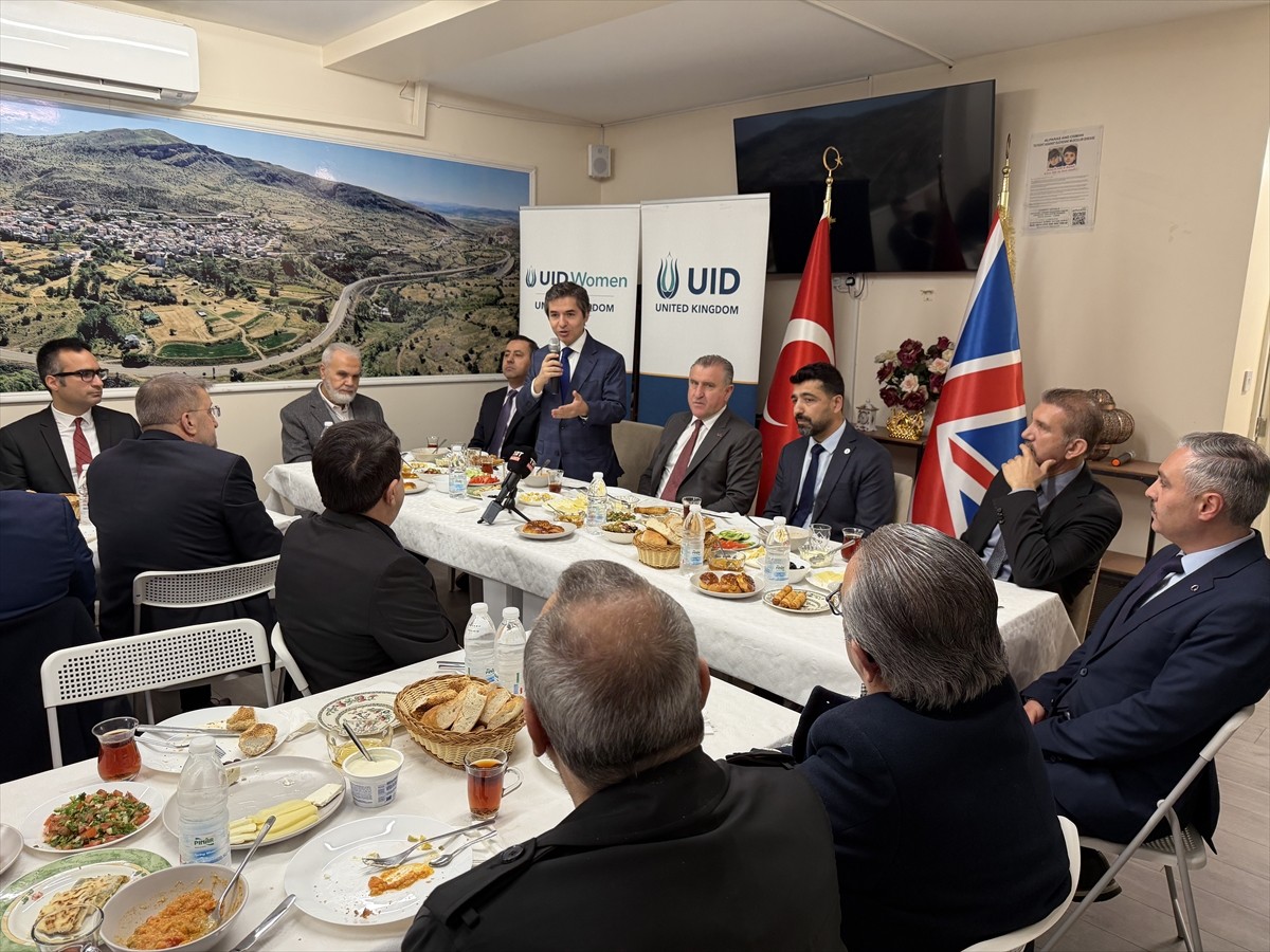 Gençlik ve Spor Bakanı Osman Aşkın Bak, İngiltere'nin başkenti Londra'da sivil toplum kuruluşu...